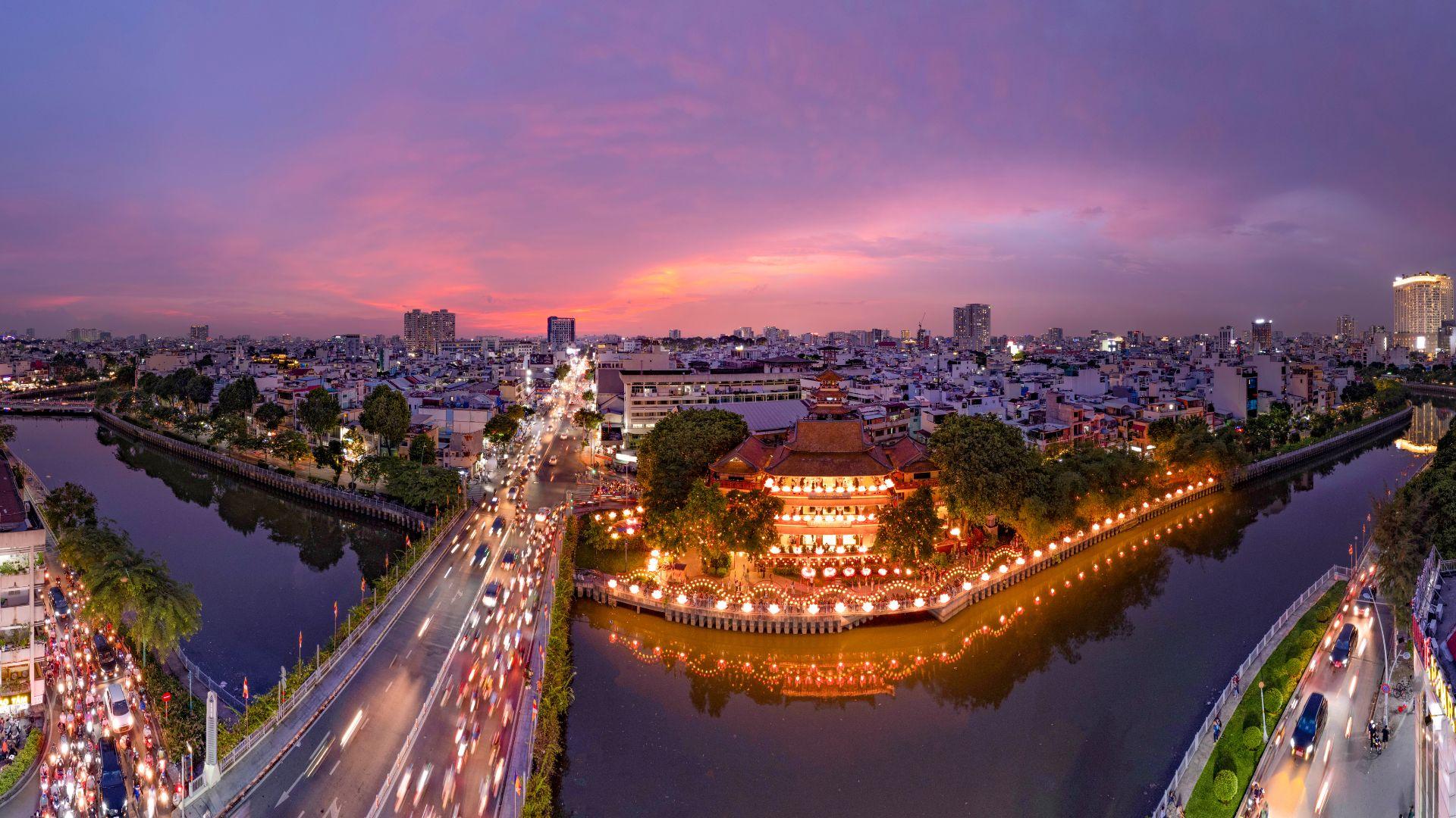 Vietnam Highlights Escape: From Hanoi to Ho Chi Minh