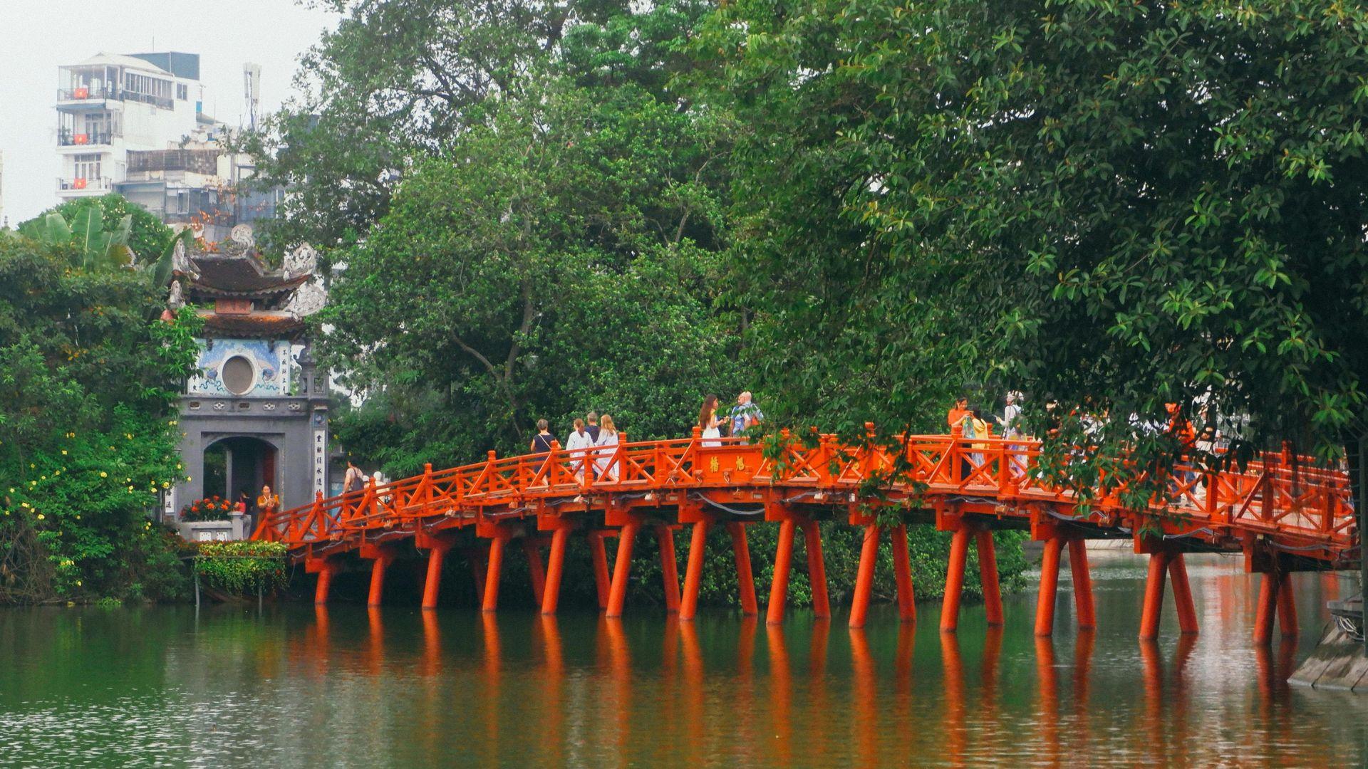 Vietnam Highlights Escape: From Hanoi to Ho Chi Minh