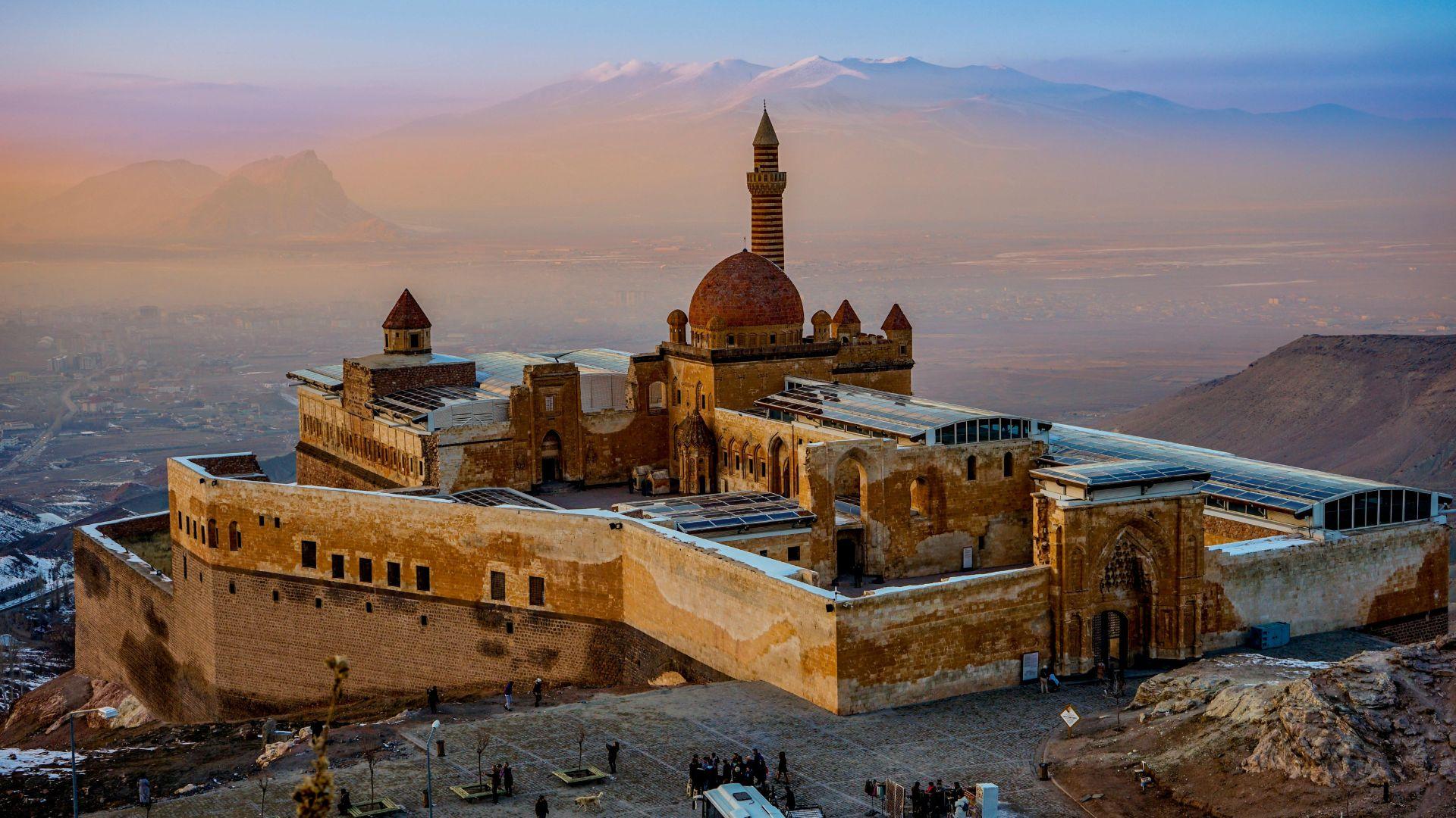 Armenia - Elegant & Inspiring